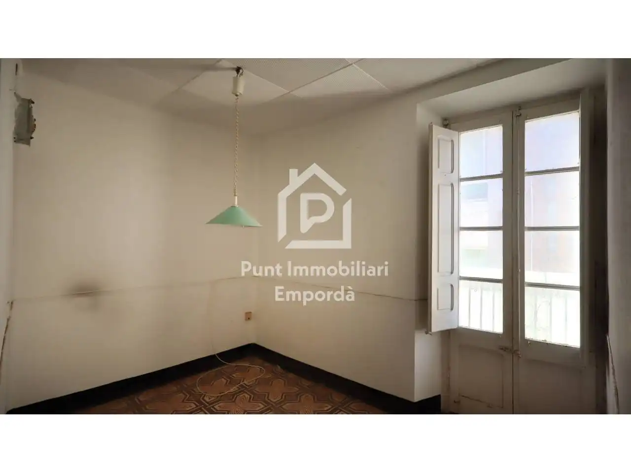 Sala de estar de Edificio en venta en Llançà
