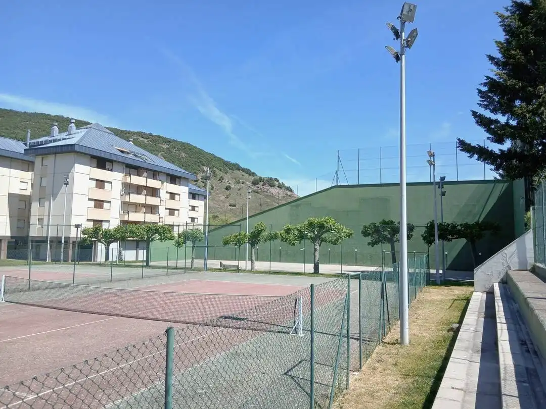 Parkplatz von Wohnung zum Verkauf in Ezcaray mit Heizung, Privatgarten und Terrasse