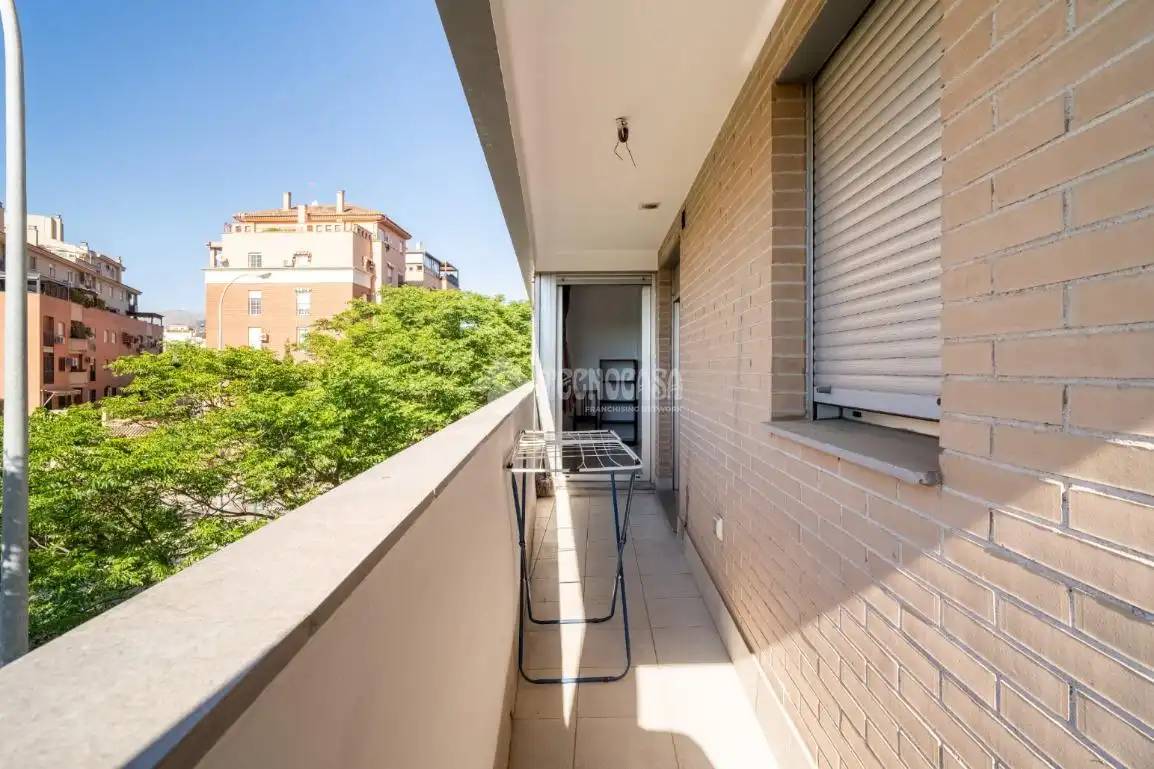 Vista exterior de Piso en venta en Granada con Aire acondicionado, Calefacción y Amueblado