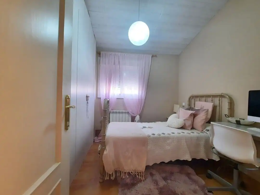 Schlafzimmer von Einfamilien-Reihenhaus zum Verkauf in Escalona mit Klimaanlage, Heizung und Terrasse