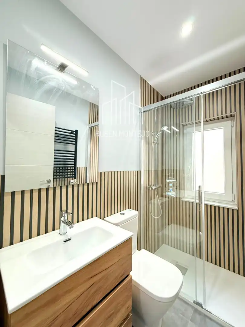 Baño de Piso de alquiler en Salamanca con Calefacción, Terraza y Amueblado