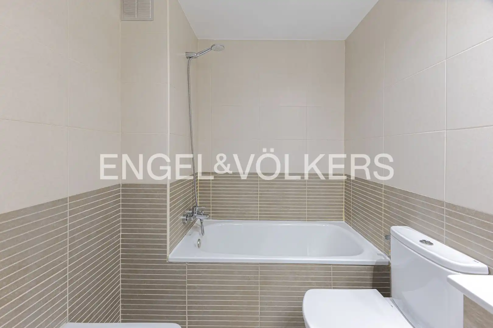 Baño de Piso en venta en Sant Joan Despí con Aire acondicionado, Calefacción y Parquet