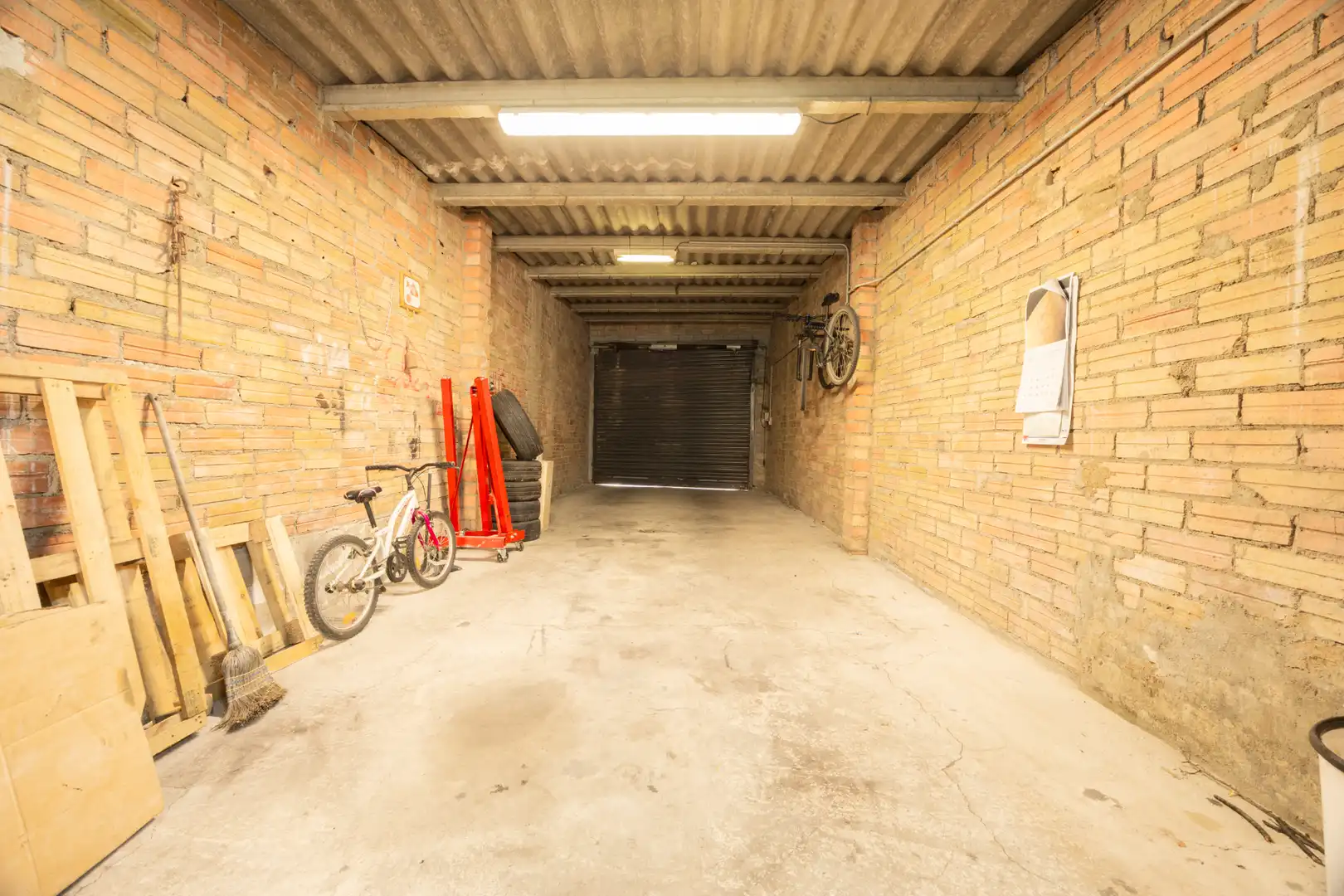 Parking de Piso en venta en Manlleu con Calefacción y Jardín privado