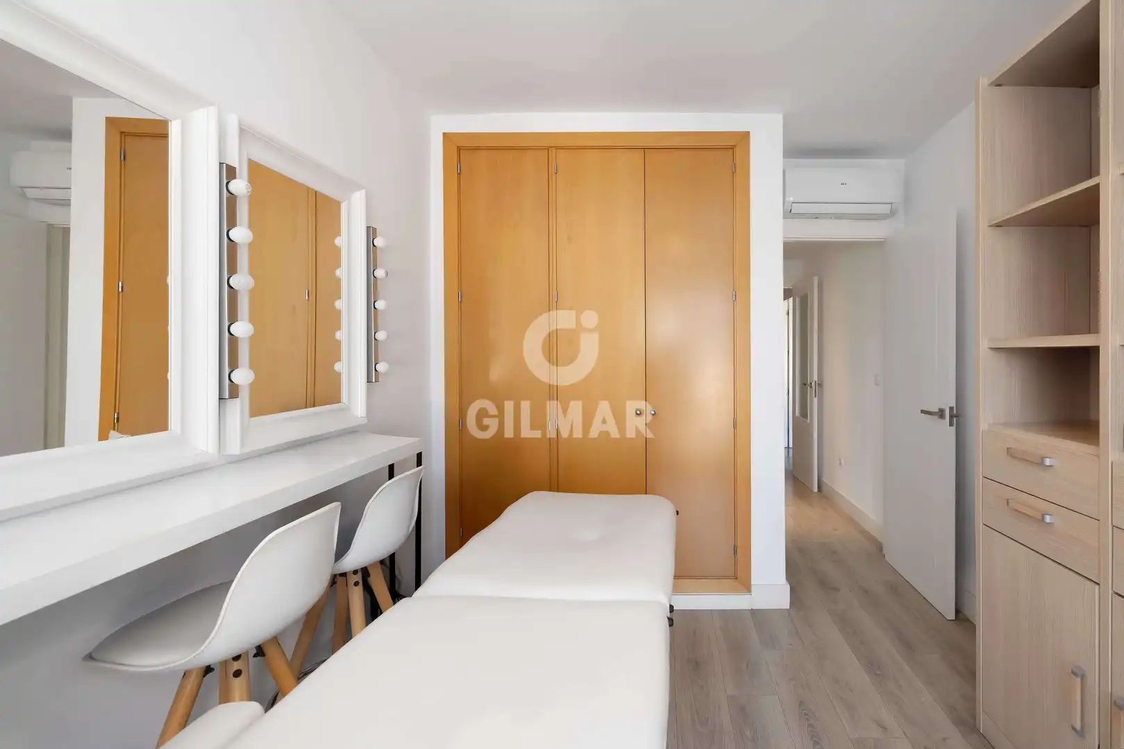 Habitación de Casa adosada en venta en Torremolinos con Calefacción, Jardín privado y Piscina
