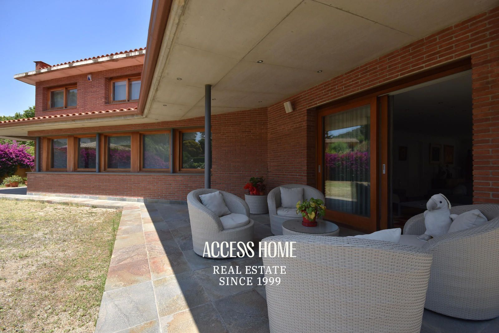 Garden of Houses for sale in Cabrera de Mar  with Air Conditioner, Heating and Alarm