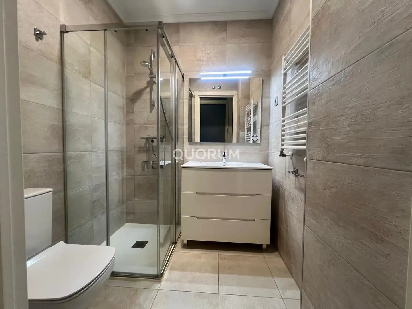 Baño de Piso de alquiler en Bilbao  con Calefacción, Parquet y Balcón
