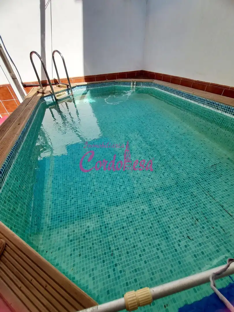 Casa amb piscina en venda a Poniente-Norte - Miralbaida - Parque Azahara