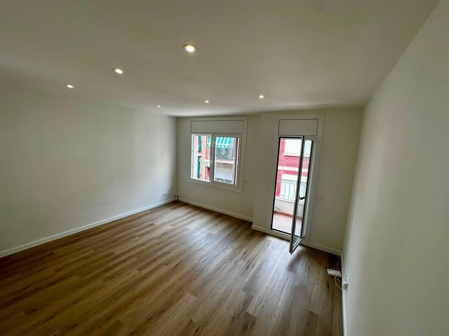 Flat with terrace for sale in Avenida del Parc, imagen 2