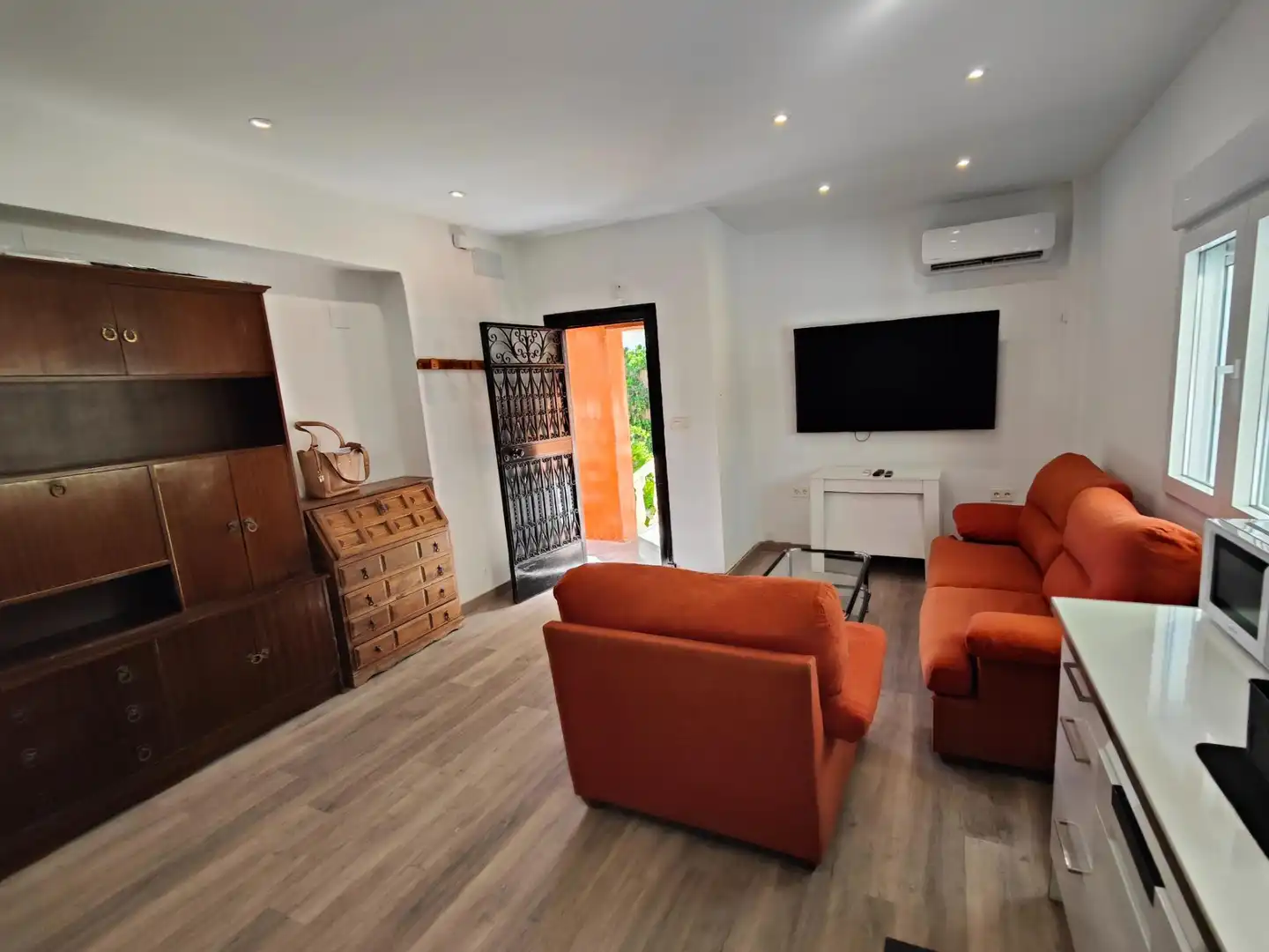 Living room of Apartments for rent in Granada  with Air Conditioner, Heating and Furnished