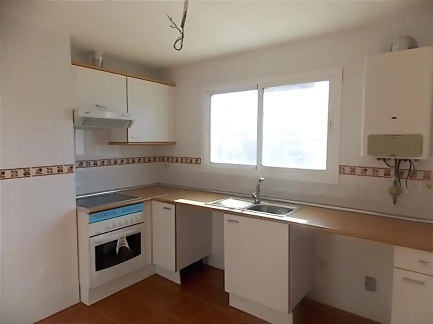 Casa de obra nueva con jardín en venta en Calle Pablo Neruda 6, imagen 3