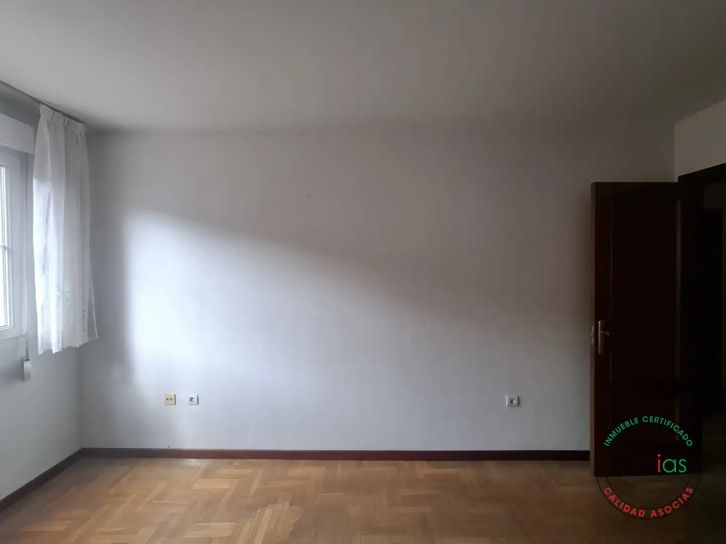 Habitación de Piso en venta en Gijón  con Calefacción, Parquet y Trastero