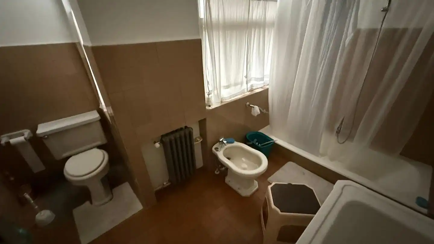 Bany de Pis en venda en Bilbao  amb Calefacció, Parquet i Terrassa