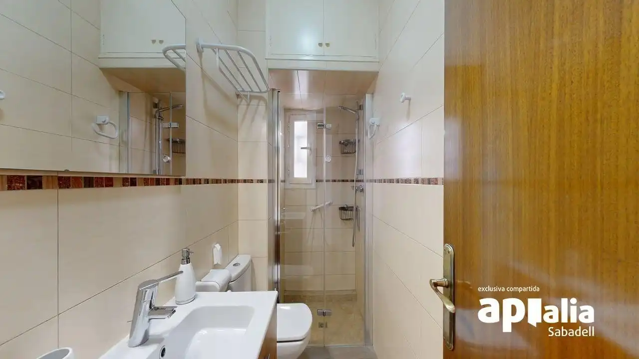 Bany de Casa o xalet en venda en Barberà del Vallès amb Aire condicionat, Calefacció i Jardí privat