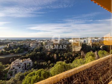 Apartamento con balcón en venta en Selwo