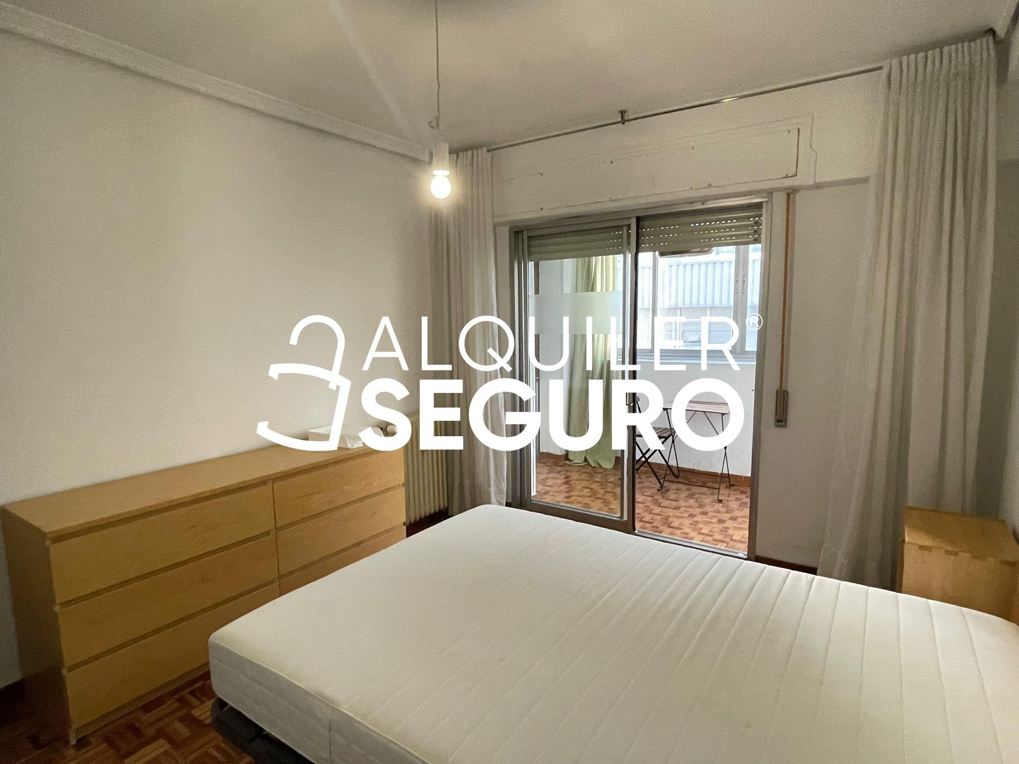 Bedroom of Flat to rent in  Madrid Capital  with Heating, Terrace and Furnished