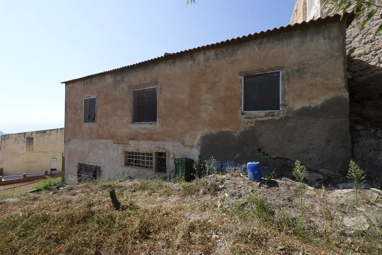 Vista exterior de Casa adosada en venda en Paterna del Río amb Jardí privat