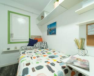 Bedroom of Flat to share in  Barcelona Capital  with Heating, Washing machine and TV