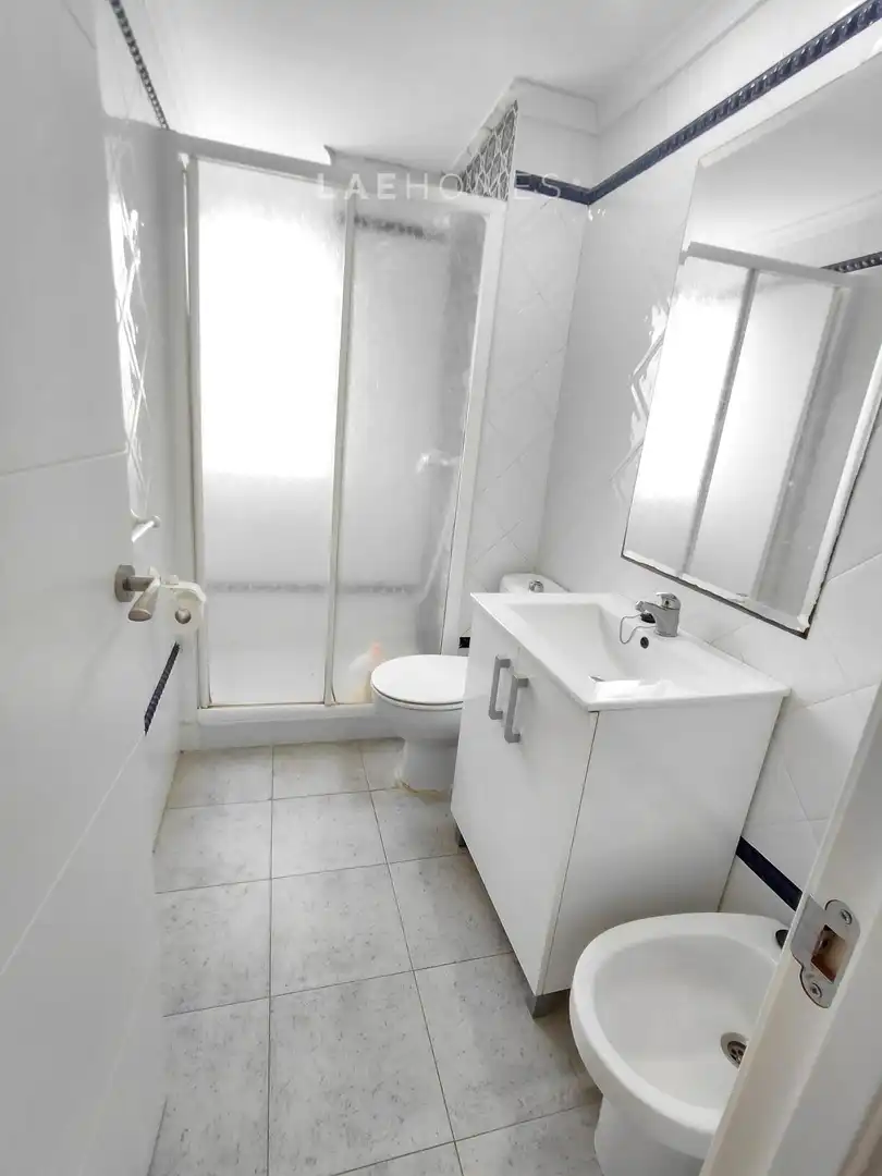 Bathroom of Apartments for rent in Benicasim / Benicàssim  with Terrace, Furnished and Community pool