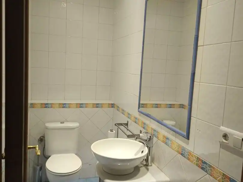 Bathroom of Commercial properties for rent in Guijuelo  with Heating
