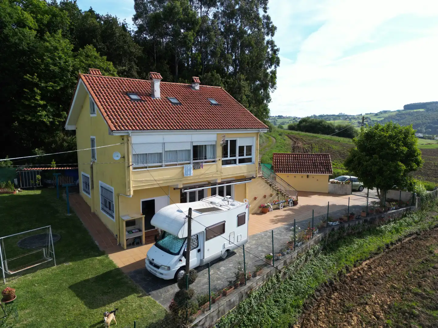 Außenansicht von Haus oder Chalet zum Verkauf in Polanco mit Heizung, Privatgarten und Parkett