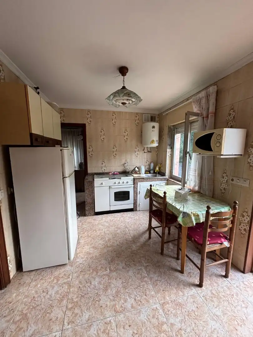 Cocina de Casa adosada en venta en Oviedo  con Calefacción, Jardín privado y Amueblado