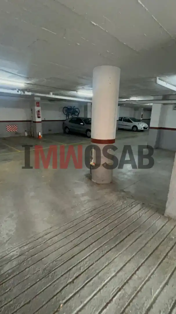 Parkplatz von Garage zur Miete in Vic