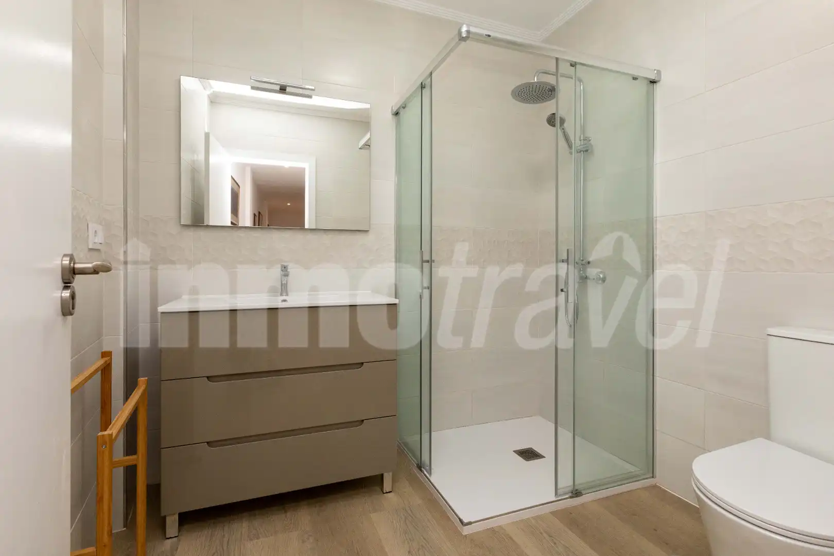 Bathroom of Flat for rent in Sanxenxo  with Heating, Parquet flooring and Furnished