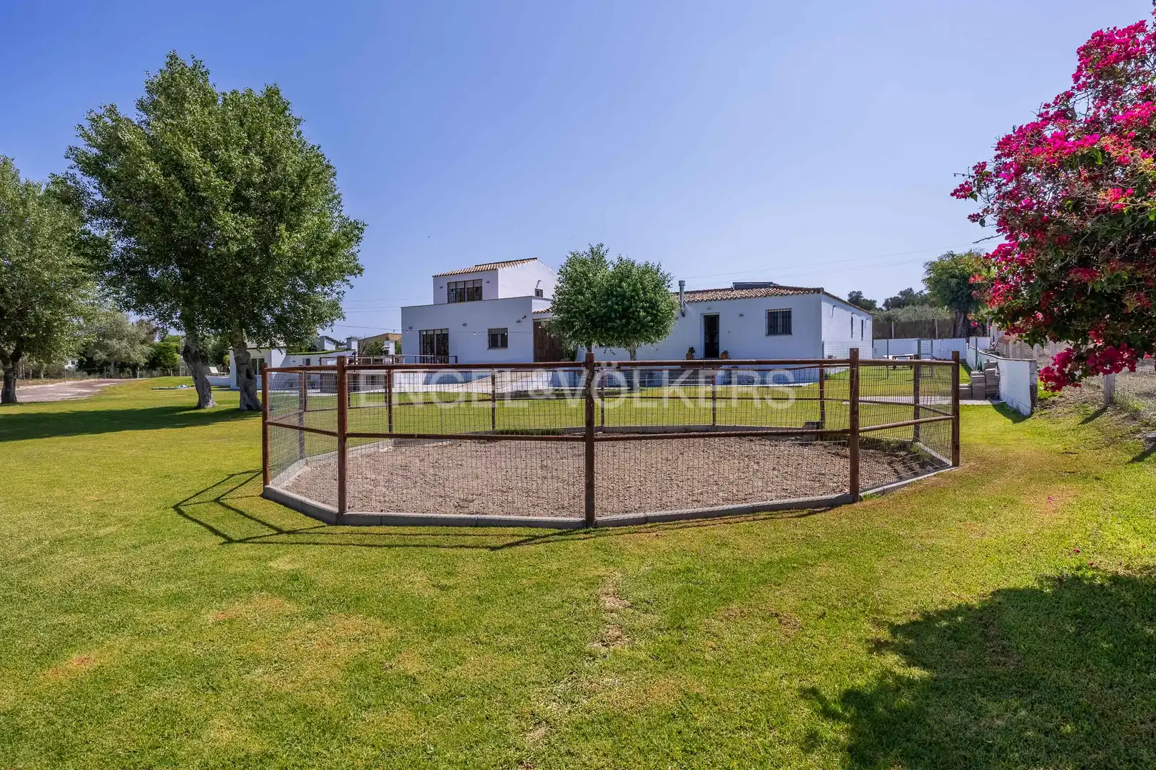 Country house zum Verkauf in Espartinas mit Klimaanlage, Heizung und Privatgarten