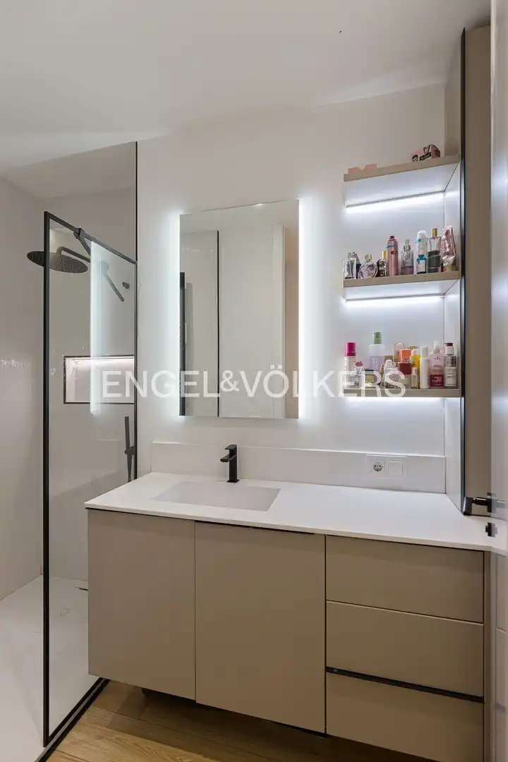 Bathroom of Flat for rent in Madrid  with Air Conditioner, Heating and Furnished