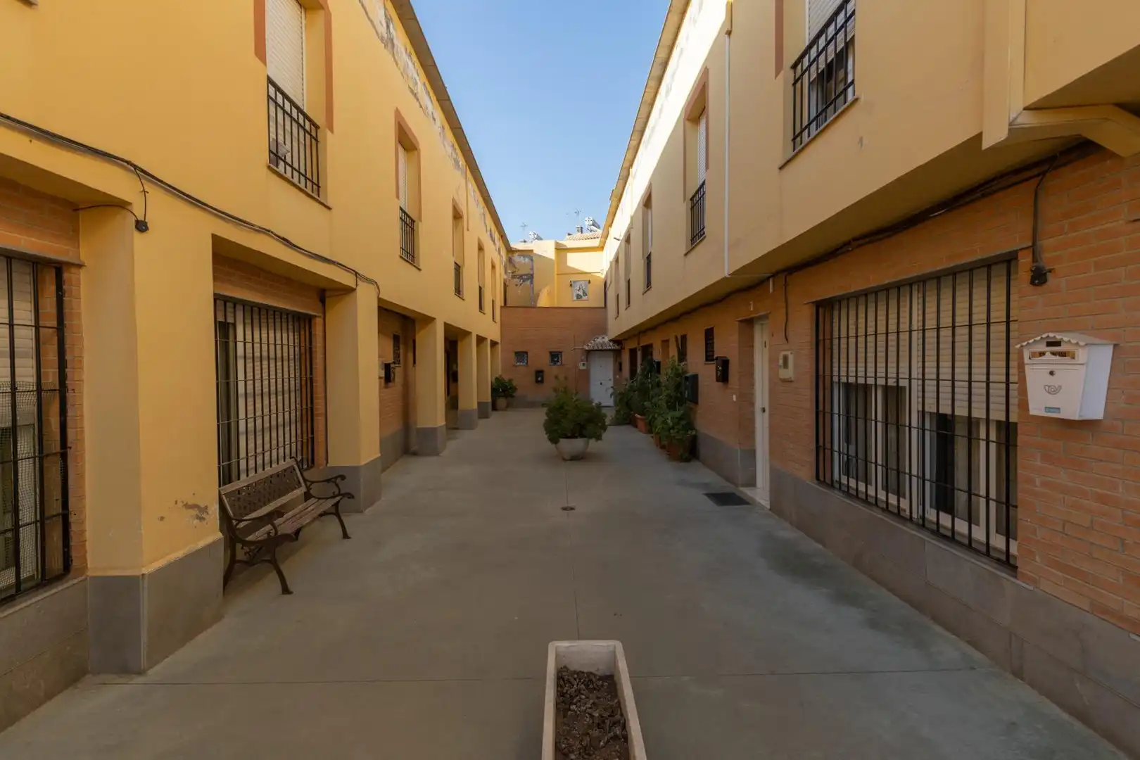 Vista exterior de Casa adosada en venda en Gójar amb Aire condicionat i Calefacció
