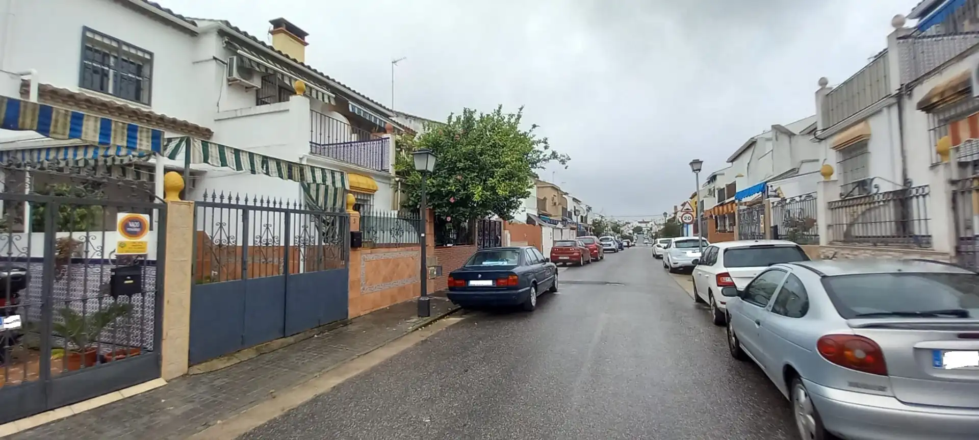 Vista exterior de Casa adosada en venta en Mairena del Aljarafe con Aire acondicionado, Calefacción y Terraza