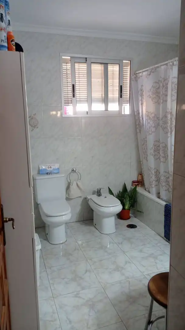Bany de Casa o xalet en venda en Alicante / Alacant amb Jardí privat, Terrassa i Traster