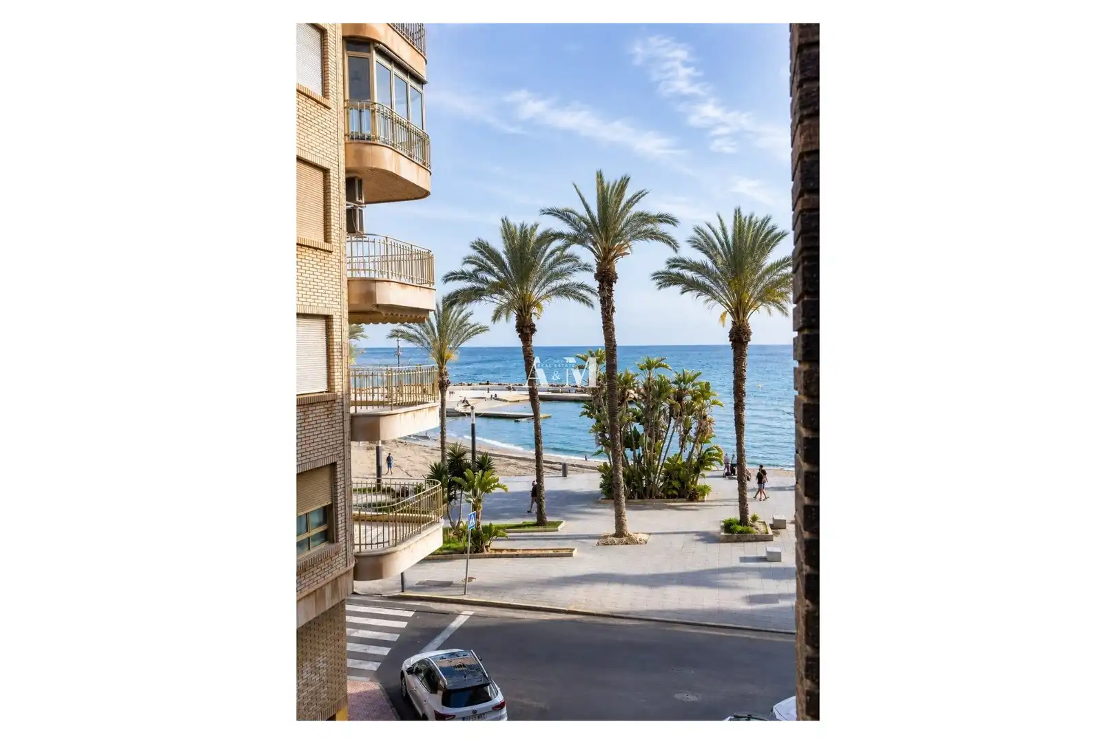 Außenansicht von Wohnung zur Miete in Torrevieja mit Klimaanlage, Heizung und Terrasse