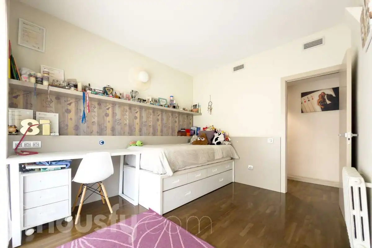 Habitación de Piso en venta en Barcelona con Aire acondicionado, Calefacción y Jardín privado