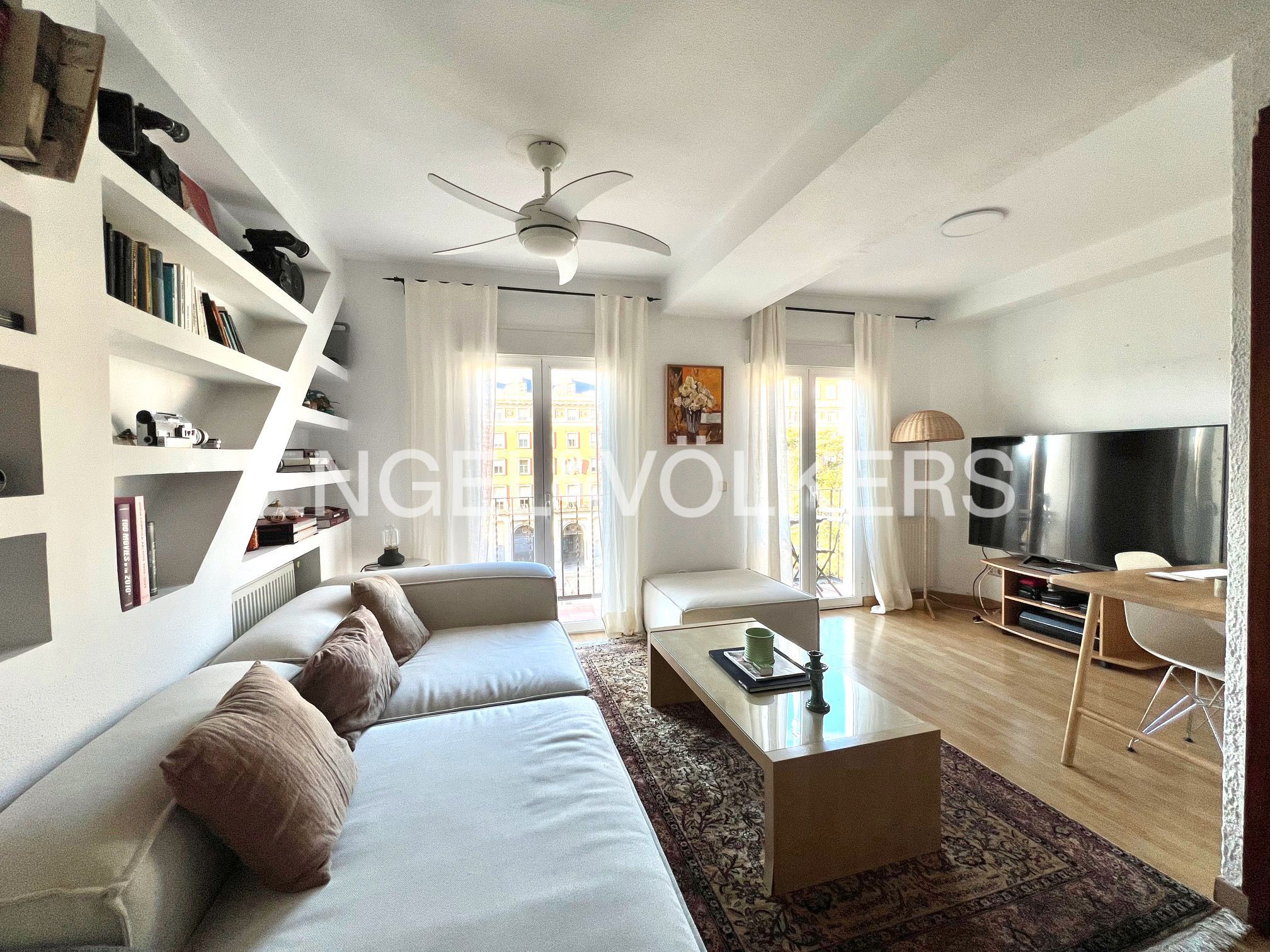 Living room of Apartment to rent in  Madrid Capital  with Heating, Parquet flooring and Furnished