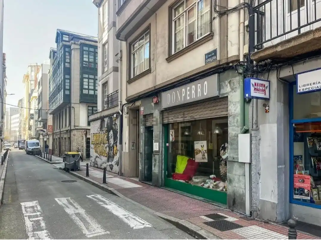 Vista exterior de Local en venda en A Coruña Capital 