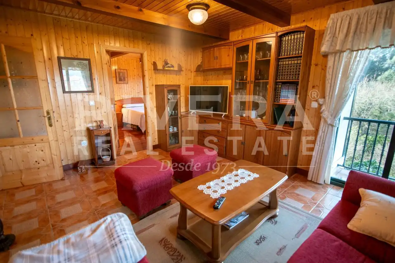 Sala d'estar de Casa o xalet en venda en Redondela amb Calefacció, Jardí privat i Terrassa