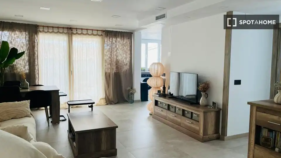 Sala d'estar de Apartament per a compartir en Alicante / Alacant amb Aire condicionat, Terrassa i Moblat