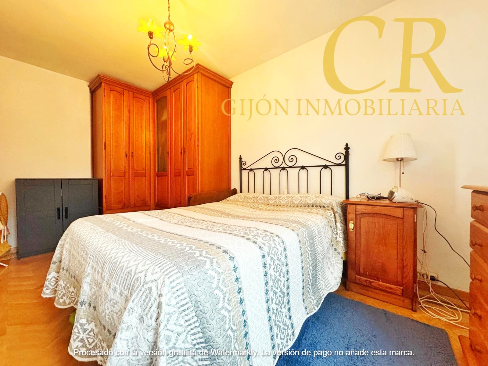 Dormitori de Pis en venda en Gijón  amb Balcó