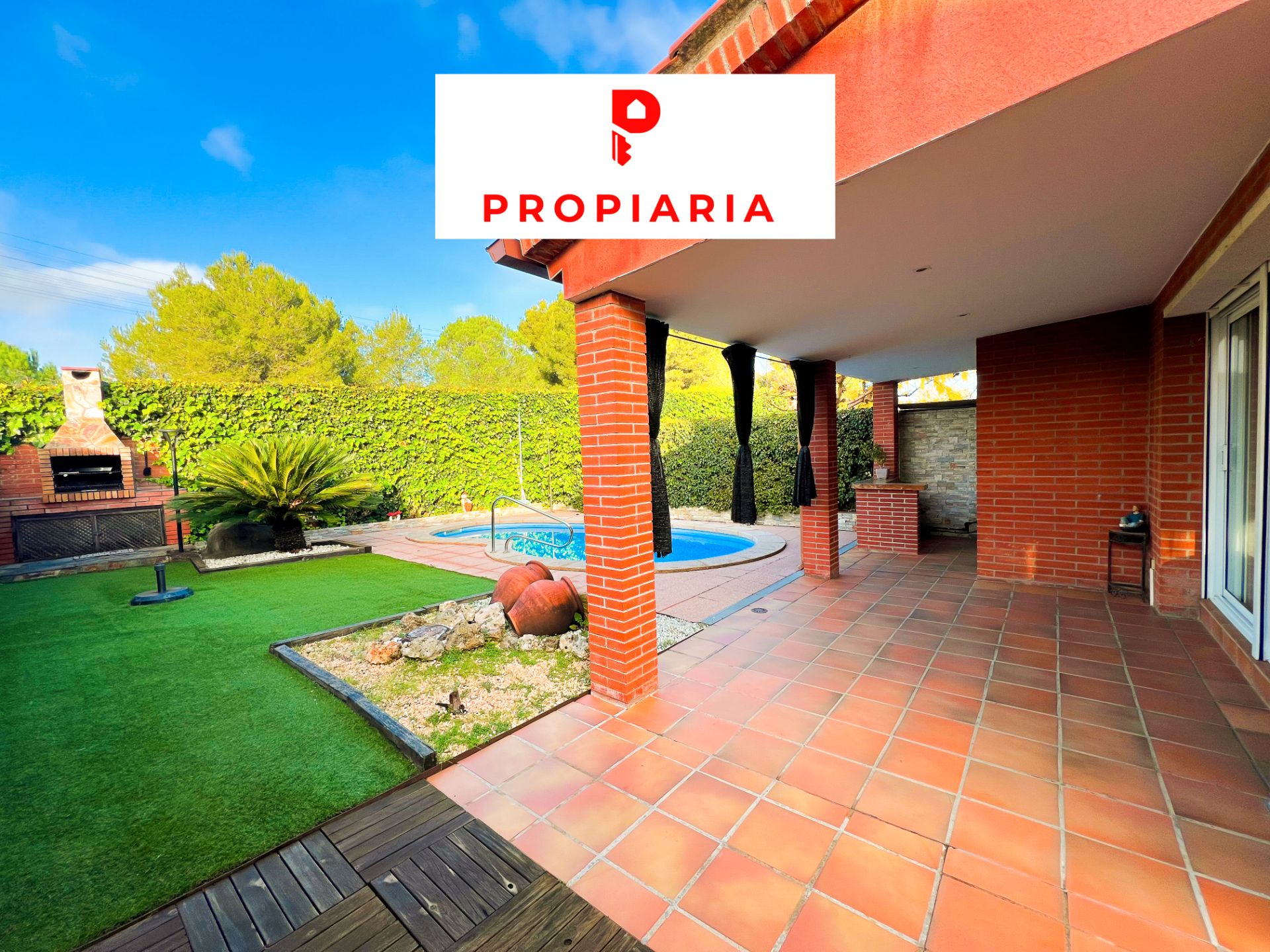 Vista exterior de Casa adosada en venda en Martorell amb Aire condicionat, Calefacció i Jardí privat