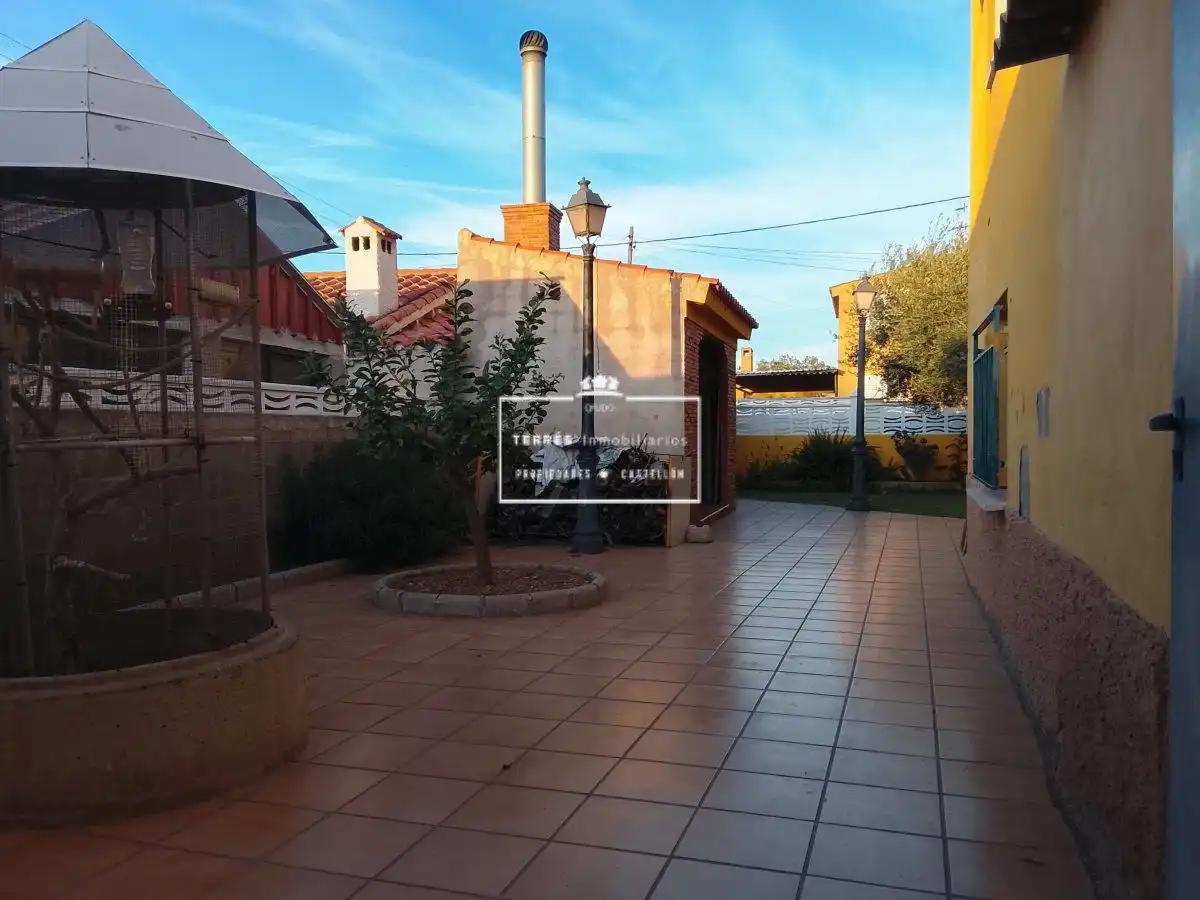 Jardí de Casa o xalet en venda en Castellón de la Plana / Castelló de la Plana amb Calefacció, Terrassa i Moblat