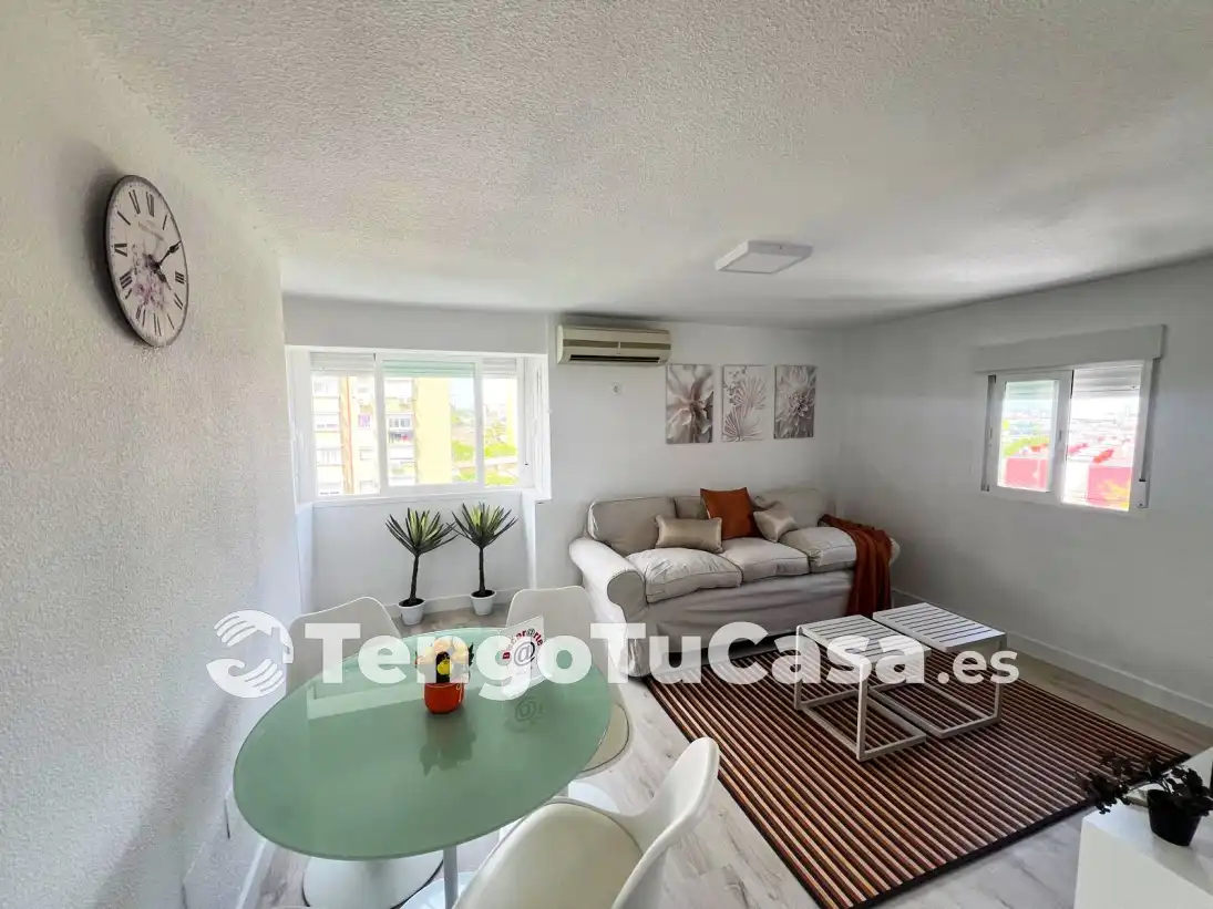 Living room of Flat for sale in Madrid  with Air Conditioner, Furnished and Oven