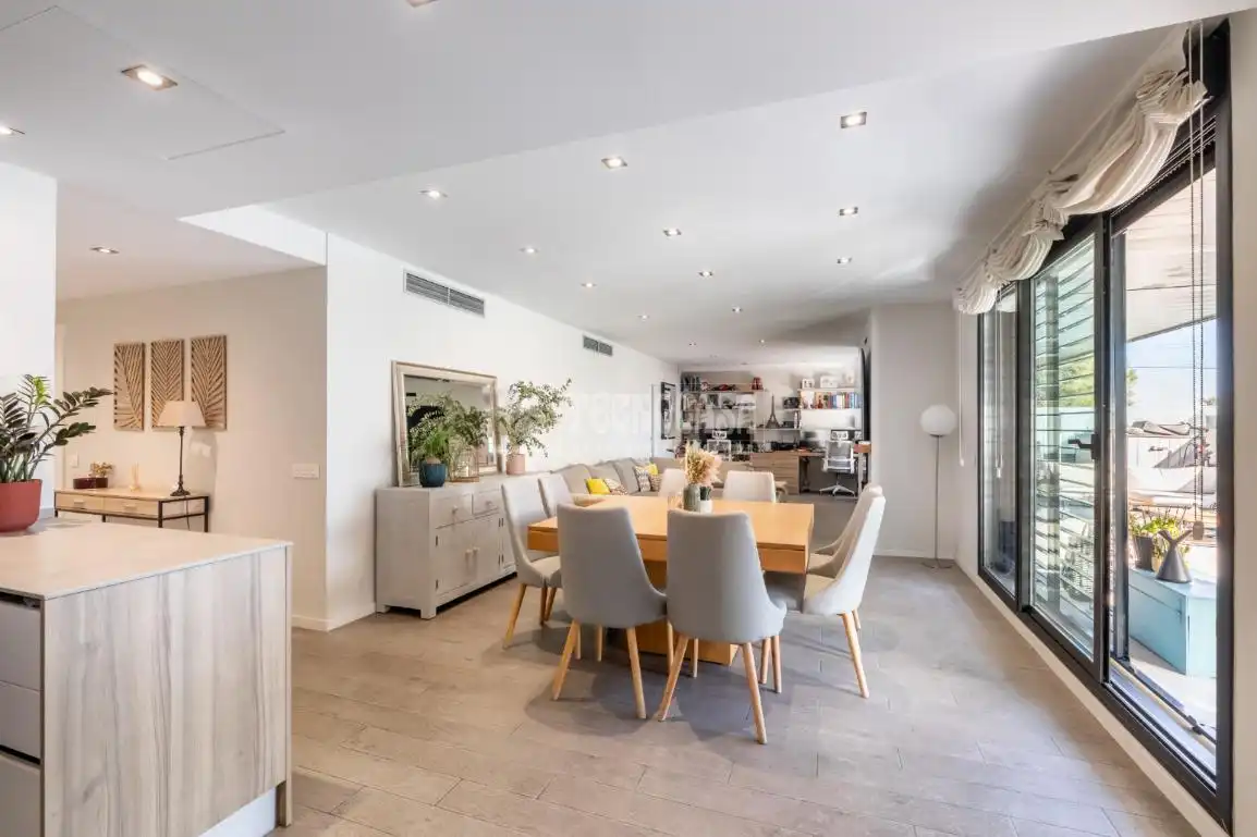 Comedor de Piso en venta en Torrelodones con Aire acondicionado, Jardín privado y Piscina comunitaria