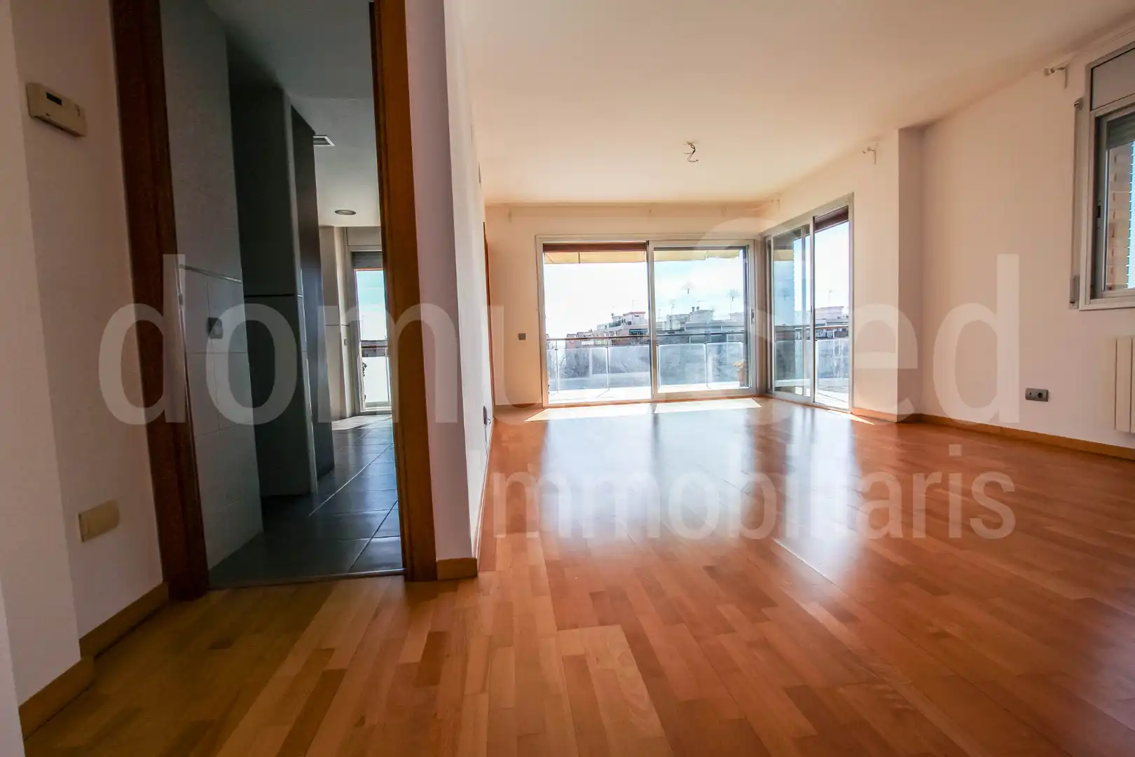Sala de estar de Piso de alquiler en El Masnou con Aire acondicionado, Calefacción y Parquet