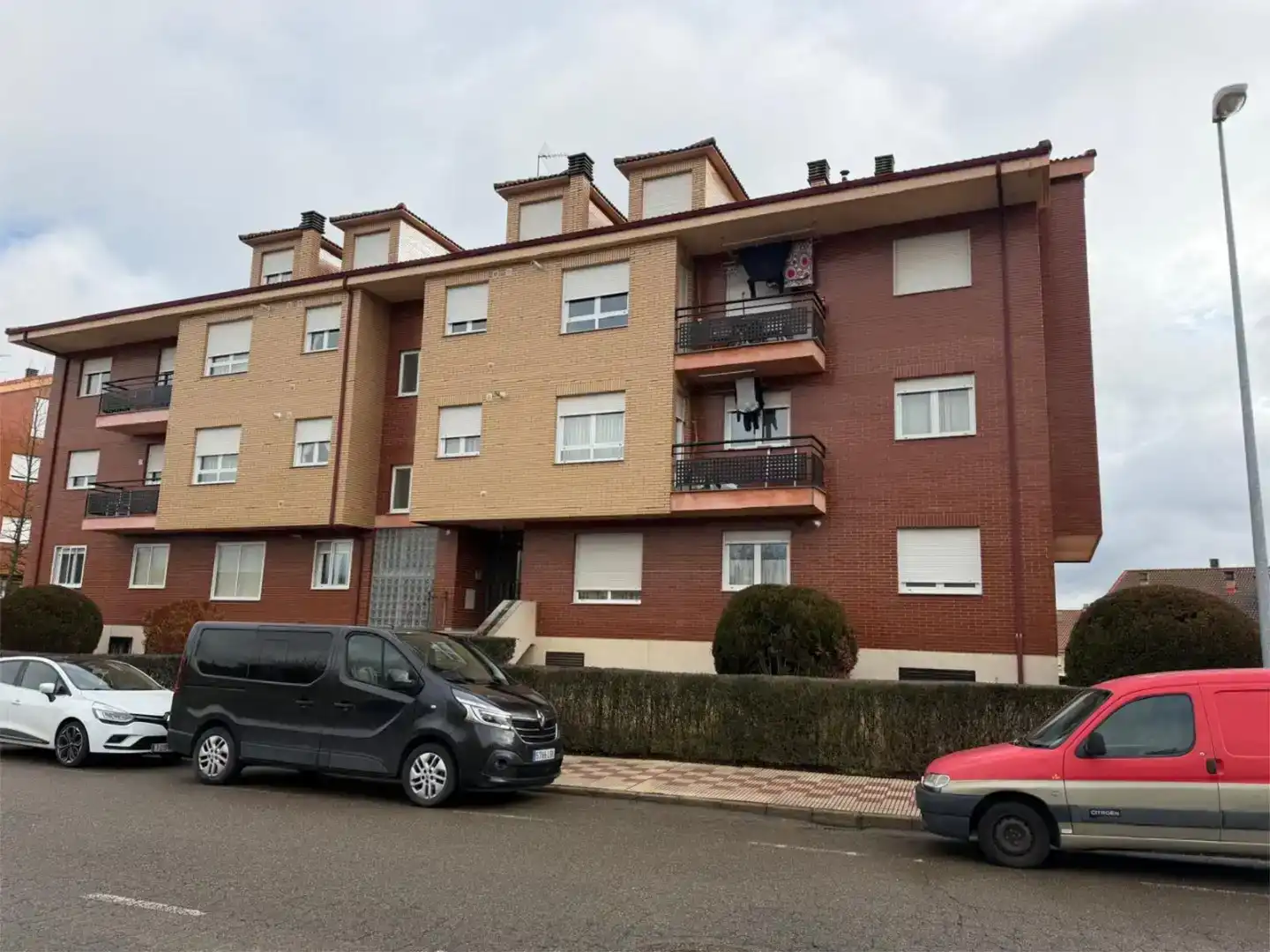 Vista exterior de Piso en venta en Villaquilambre con Balcón