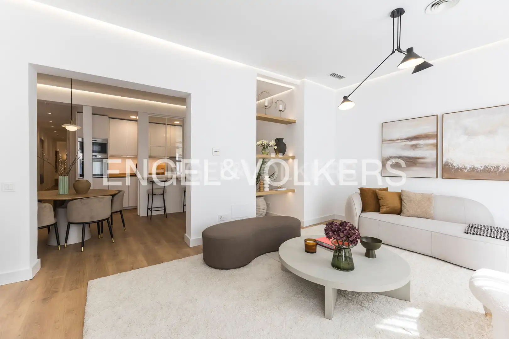 Living room of Flat for sale in Madrid  with Air Conditioner, Heating and Balcony