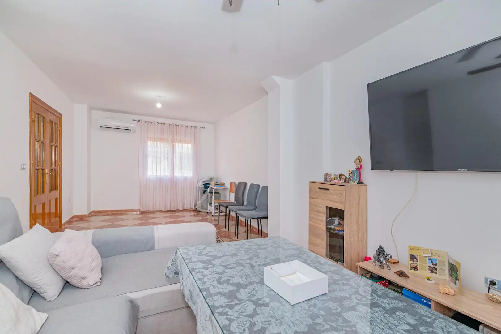 Sala d'estar de Casa adosada en venda en Cijuela amb Aire condicionat, Calefacció i Jardí privat