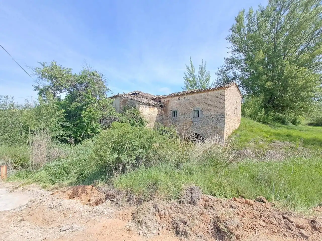 Vista exterior de Casa o xalet en venda en Revillarruz amb Jardí privat i Terrassa