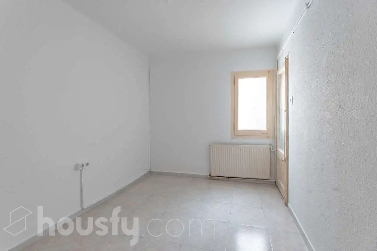 Bedroom of Flat for sale in Barcelona