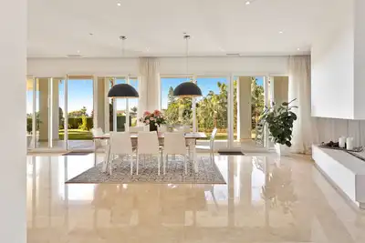 Menjador de Casa o xalet en venda en Marbella amb Aire condicionat, Calefacció i Jardí privat